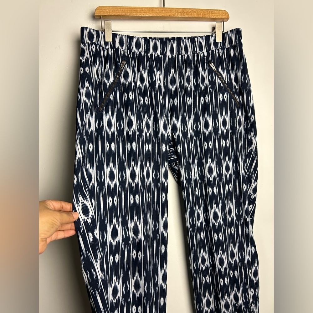 Athleta Joggers Pants Ikat Navy-White Patterned Outdoor Size 14 Comfortable - Picture 3 of 12